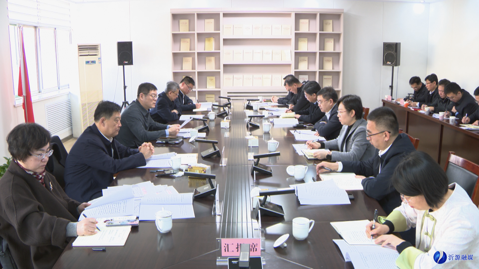 县委常委会会议召开