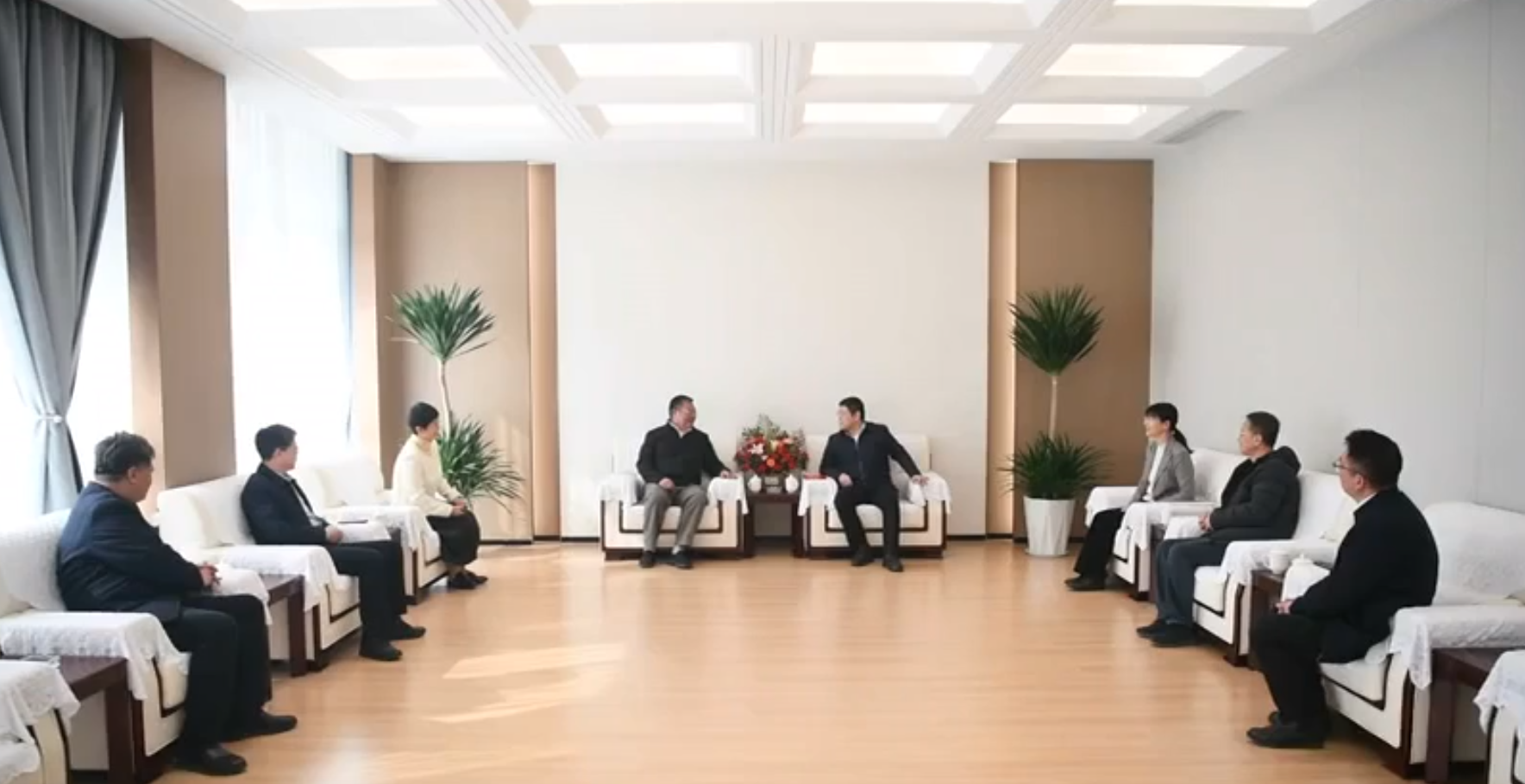 县领导走访慰问道德模范、劳动模范、身边好人、企业家和专家人才