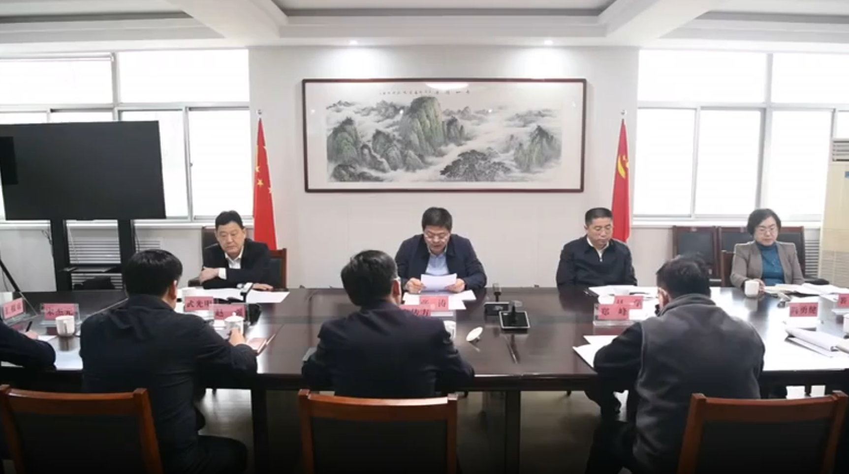 县委常委会会议召开