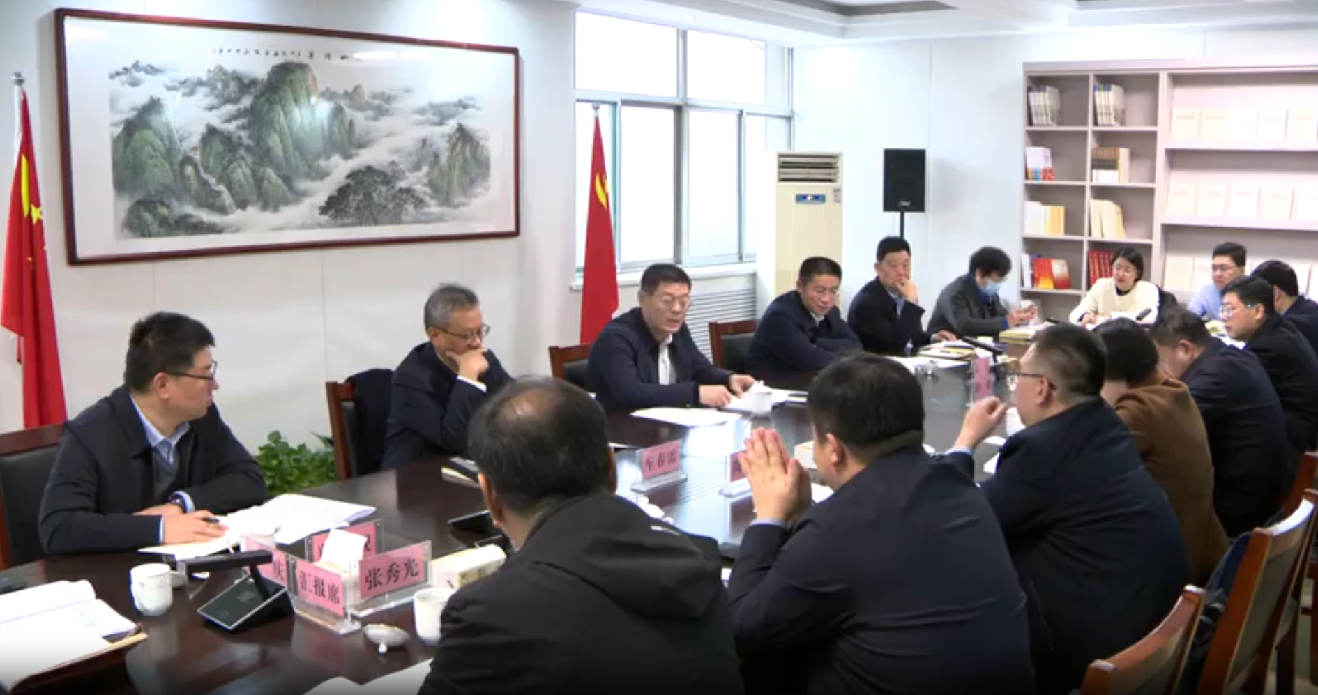 县委常委会会议召开