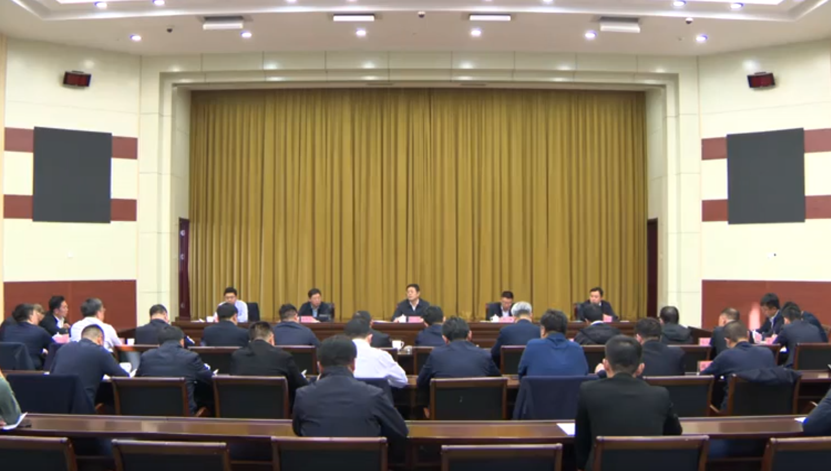 我县召开与央企、国企合作推进恳谈会