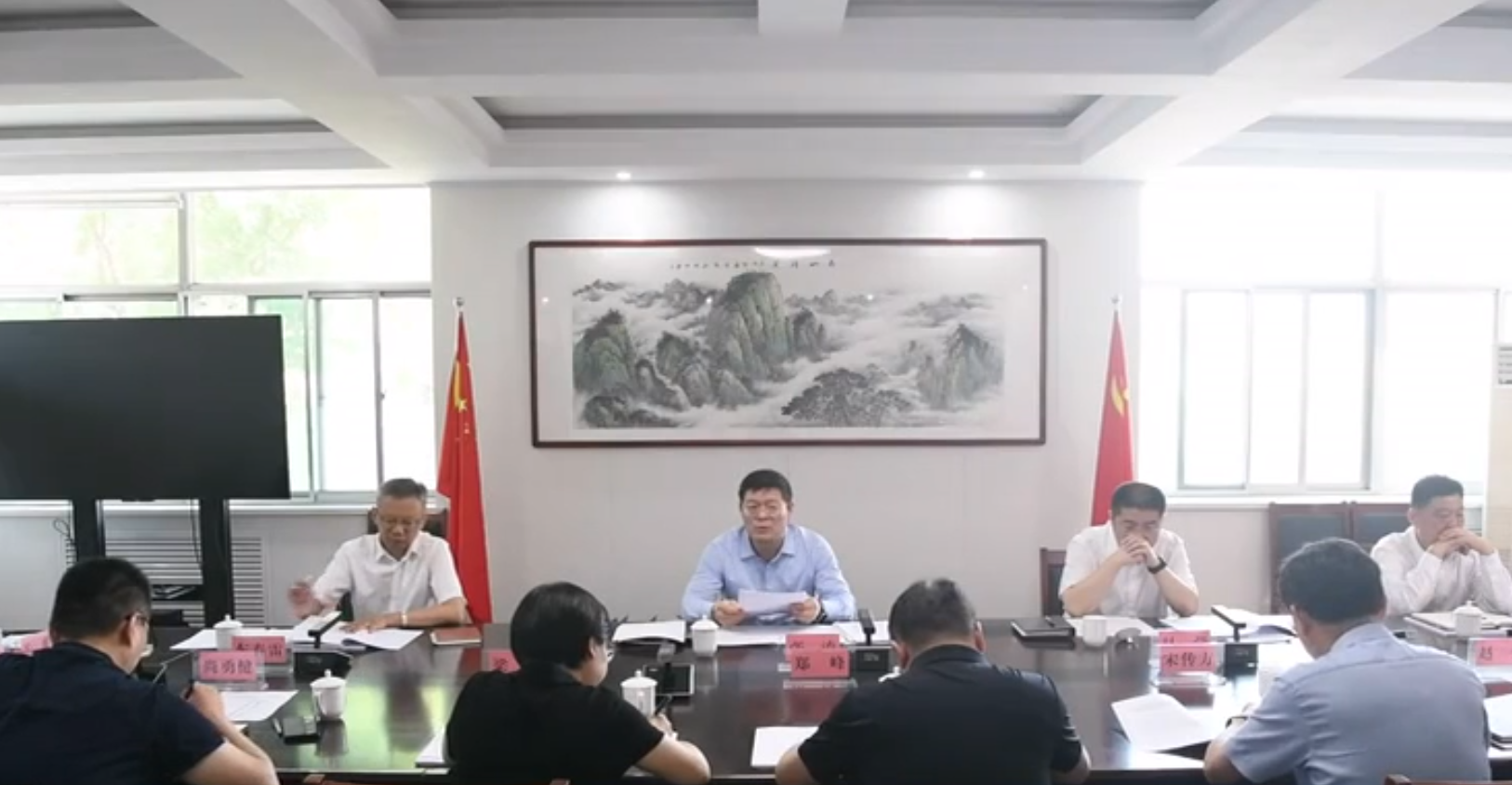 县委常委会会议召开