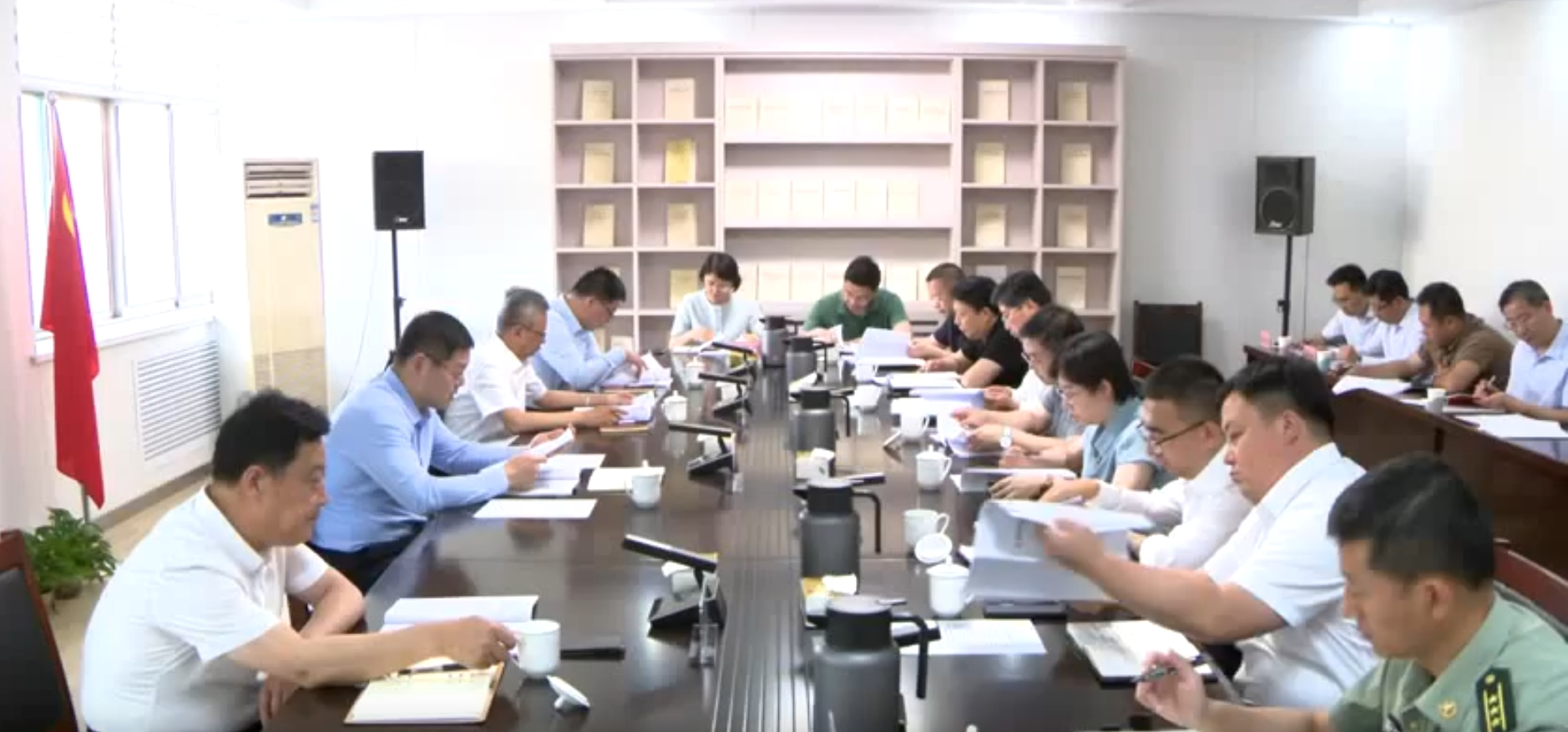 县委常委会会议召开