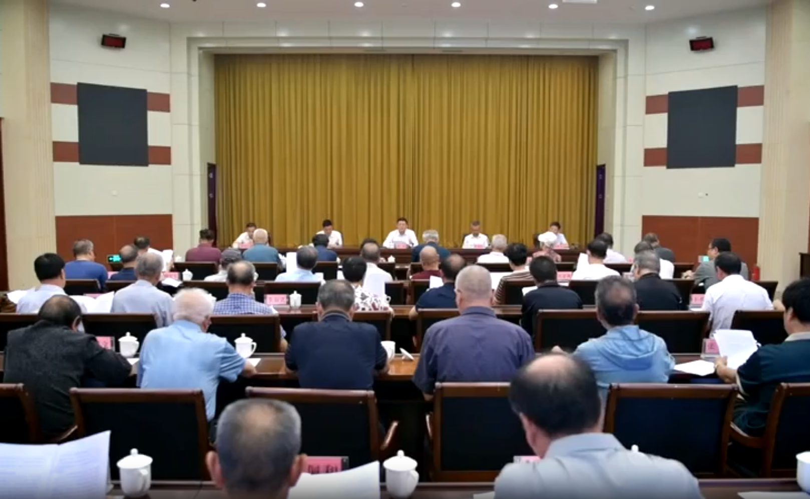 我县召开上半年全县工作情况通报会