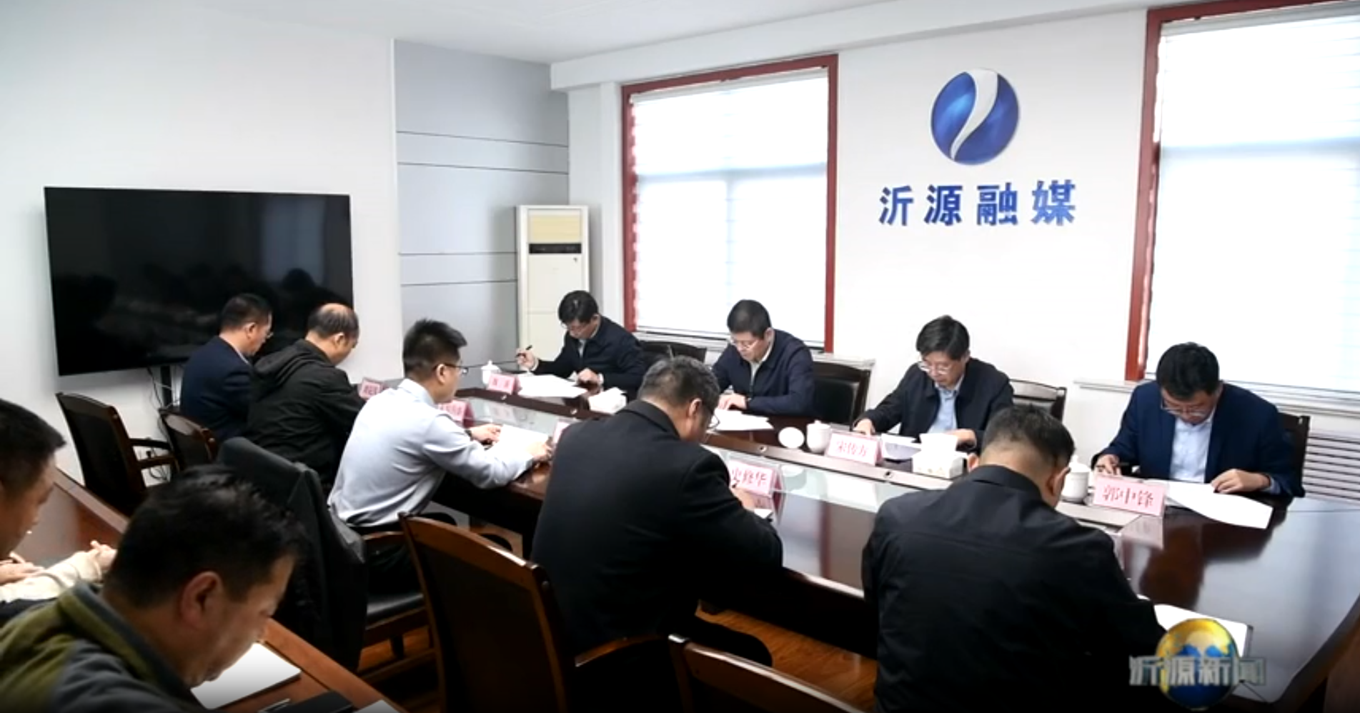 县委书记张涛到县融媒体中心调研